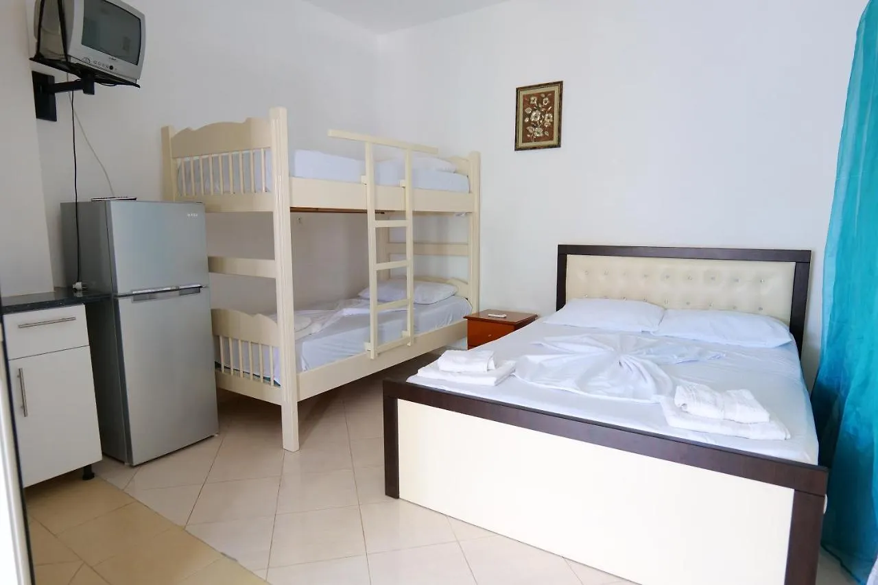 Vila Fredi Ksamil Apartment